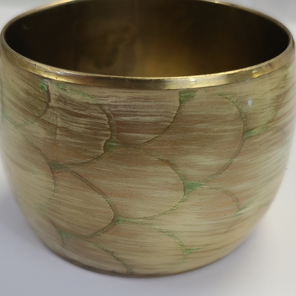 Metal Cuff Bracelet in Mermaid Scale Pattern - Picture 4 of 5